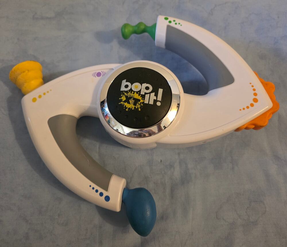 2010 Hasbro Bop It XT Extreme Electronic Handheld Game Tested Works